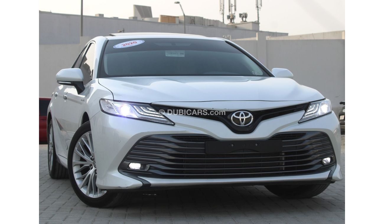 Toyota Camry SE+ TOYOTA CAMRY 2020 WHITE GCC FULL OPTION  EXCELLENT CONDITION WITHOUT ACCIDENTS