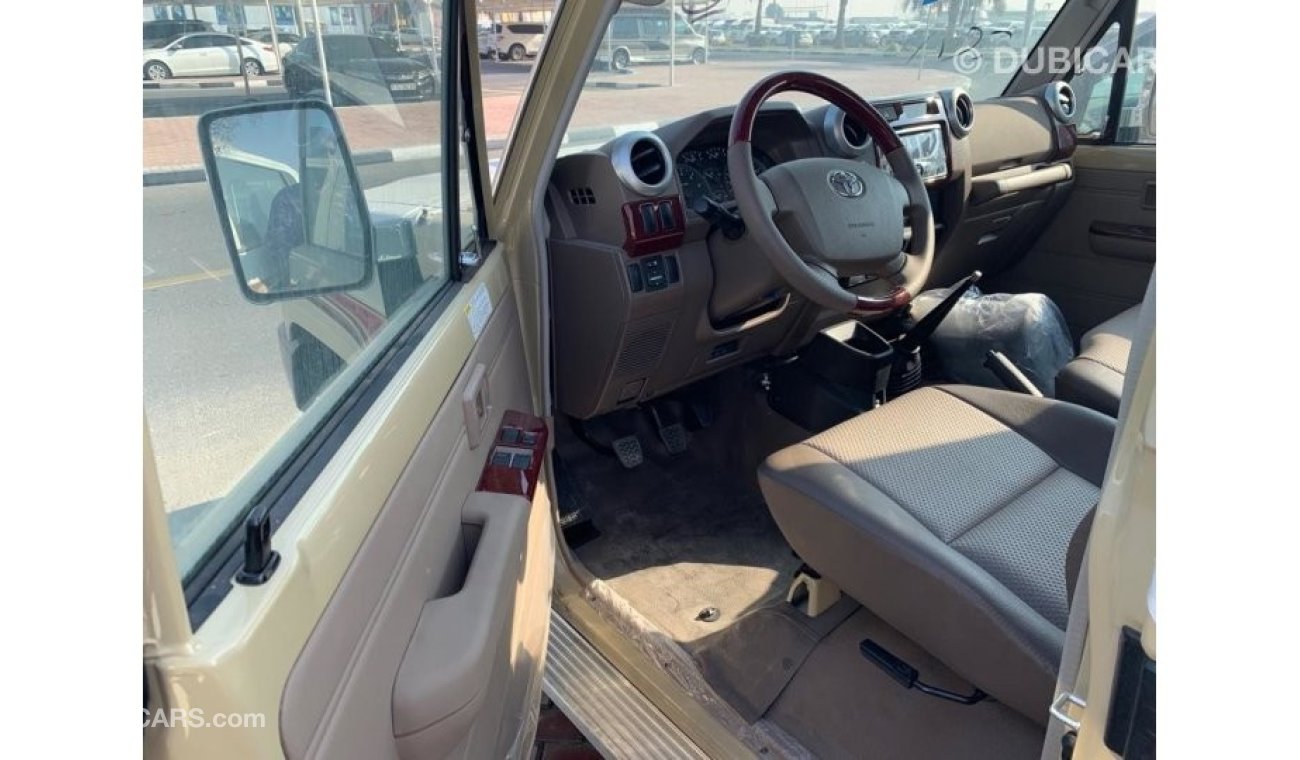 Toyota Land Cruiser Pick Up Pick up Petrol  4x4 2018