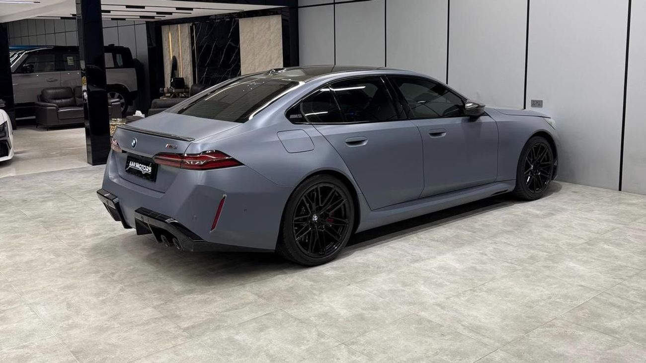 BMW M5 STANDARD AGMC DUBAI / 5 Years Warranty + Service Contract
