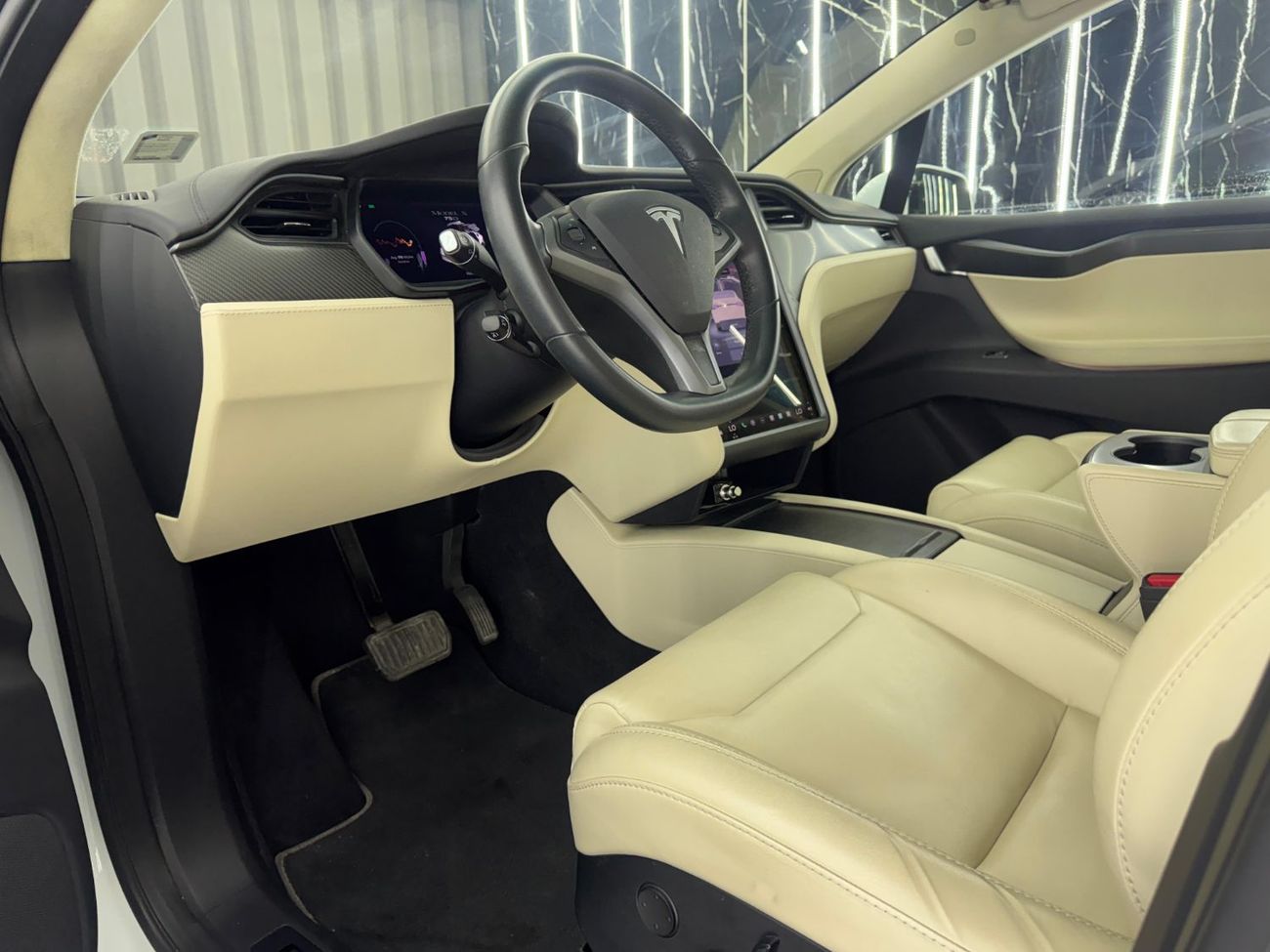 تسلا موديل اكس 2018 Tesla Model X 75D, Full Service History, Carbon Fiber Package, Falcon Wing, GCC