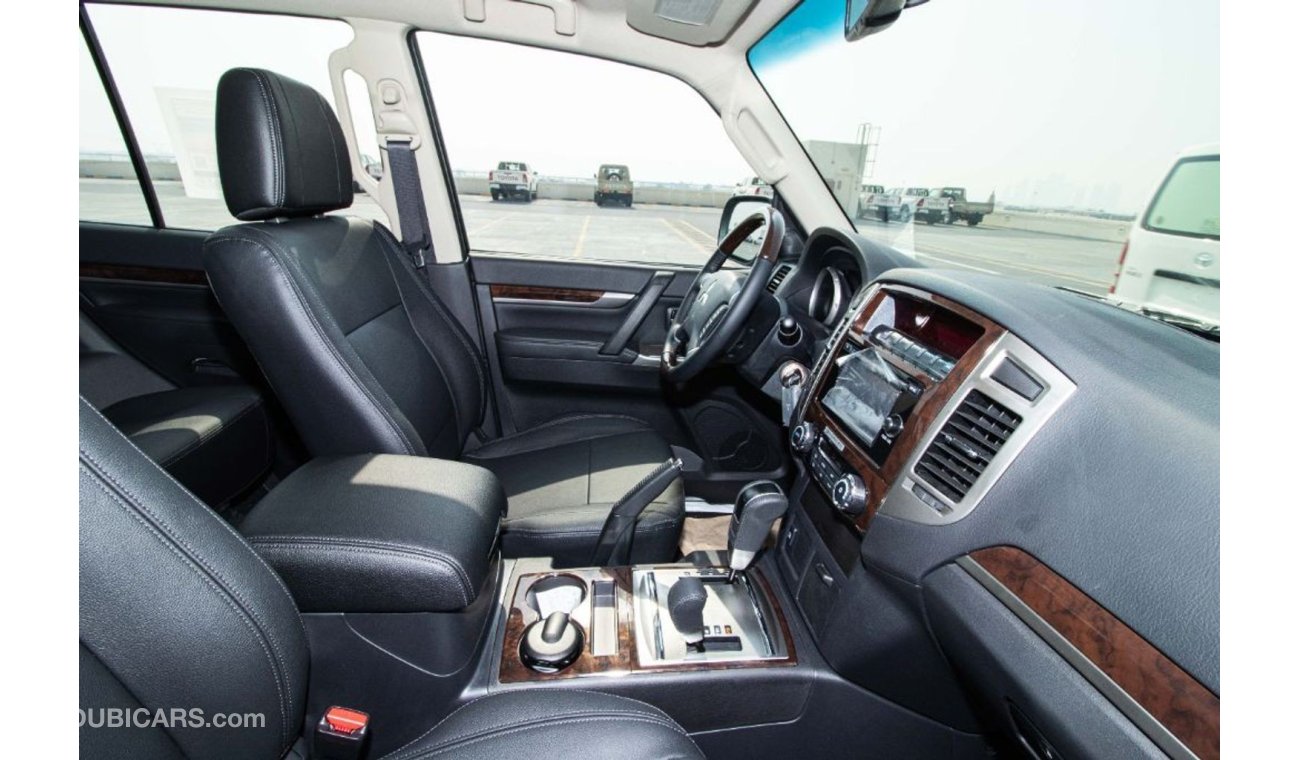 ميتسوبيشي باجيرو 3.8L Petrol Full Option with Rear Diff Lock, D+P Power Seats, Leather Seats and Cruise Control