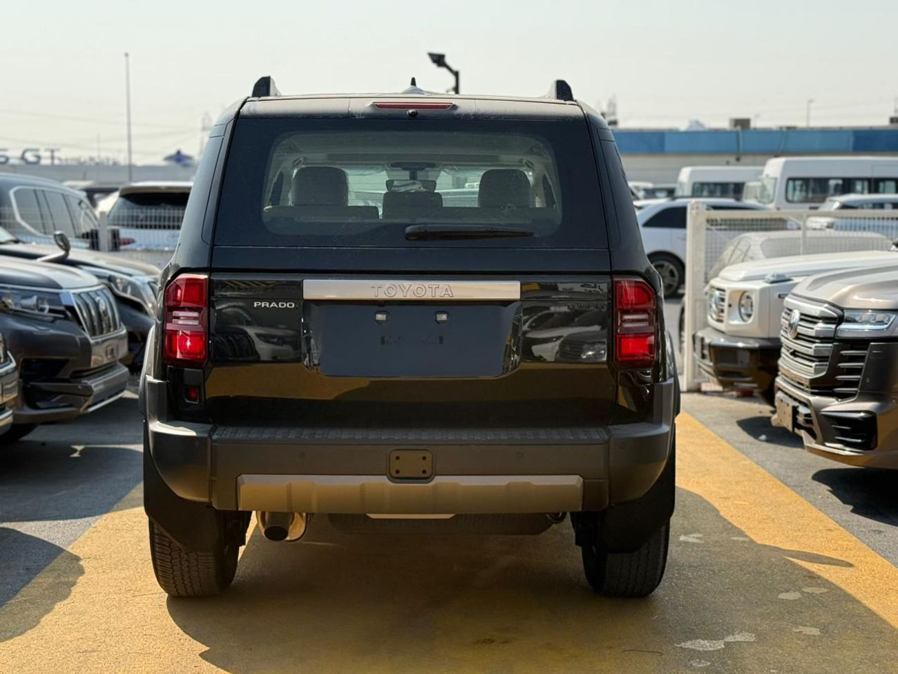 تويوتا برادو TOYOTA PRADO  2.4 L     V4  MODEL 2026  HP.    264 INTERIOR BAGE  COLLAR black