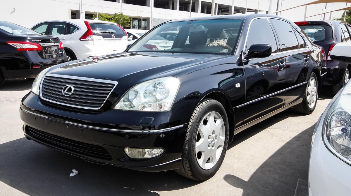 Lexus LS 460 for sale AED 28,000. Black, 2004