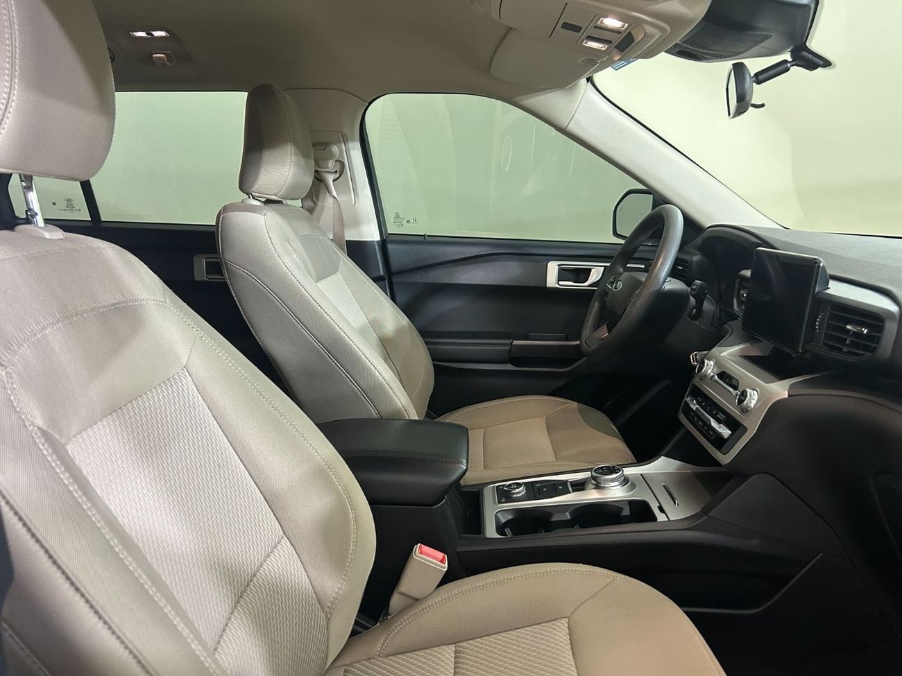 Ford Explorer Base 100A 3.3L 4WD E3023 / FREE INSURANCE + REGISTRATION / AL TAYER MOTORS AL QOUZ SHOWROOM