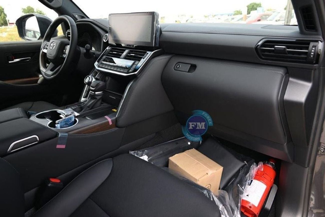 تويوتا لاند كروزر 300 GXR 3.3L Diesel 7 Seat Automatic