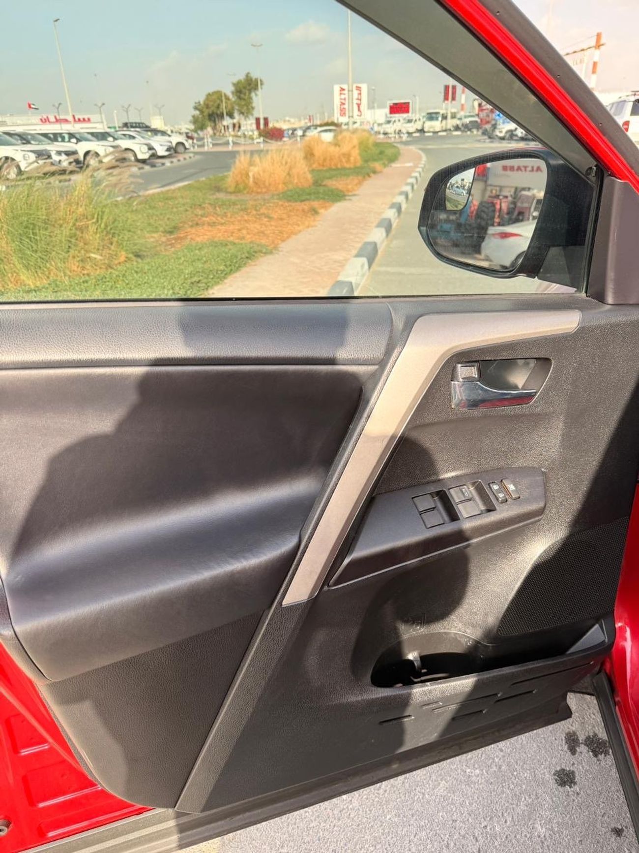 تويوتا راف ٤ XLE 2.5L AWD Full option sunroof, push start