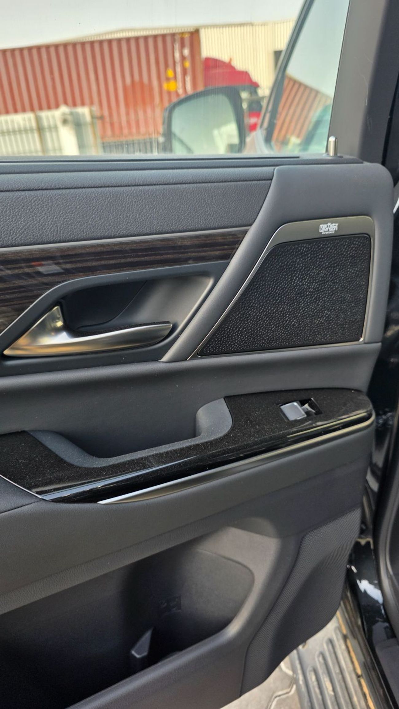 Lexus LX 600 VIP w/Black Pkg 3.5L