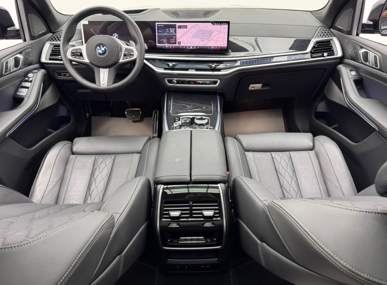 بي أم دبليو X7 2025 BMW X7 xDrive40i M-Sport Pro, 2030 BMW Warranty + Service Pack, Low Km, Fully Loaded, GCC
