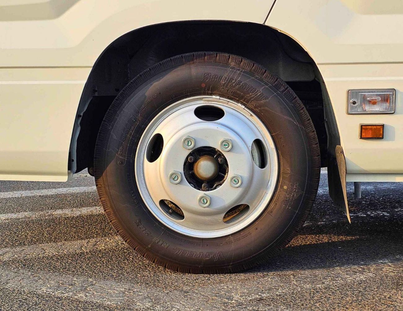 تويوتا كوستر DLX 23 SEATER/AUTO DOOR/2.7L PETROL V4 M/T/CODE#COPO