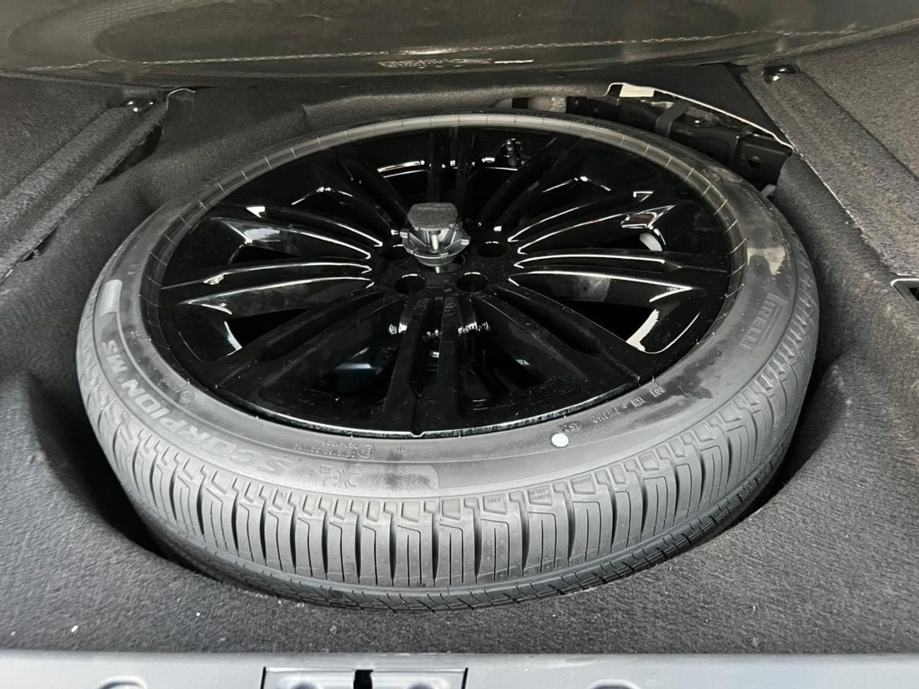 لاند روفر رينج روفر RANGE ROVER VOGUE  SE P400 - MODEL 2025 - ENGINE 3.0L - 5 SEATER