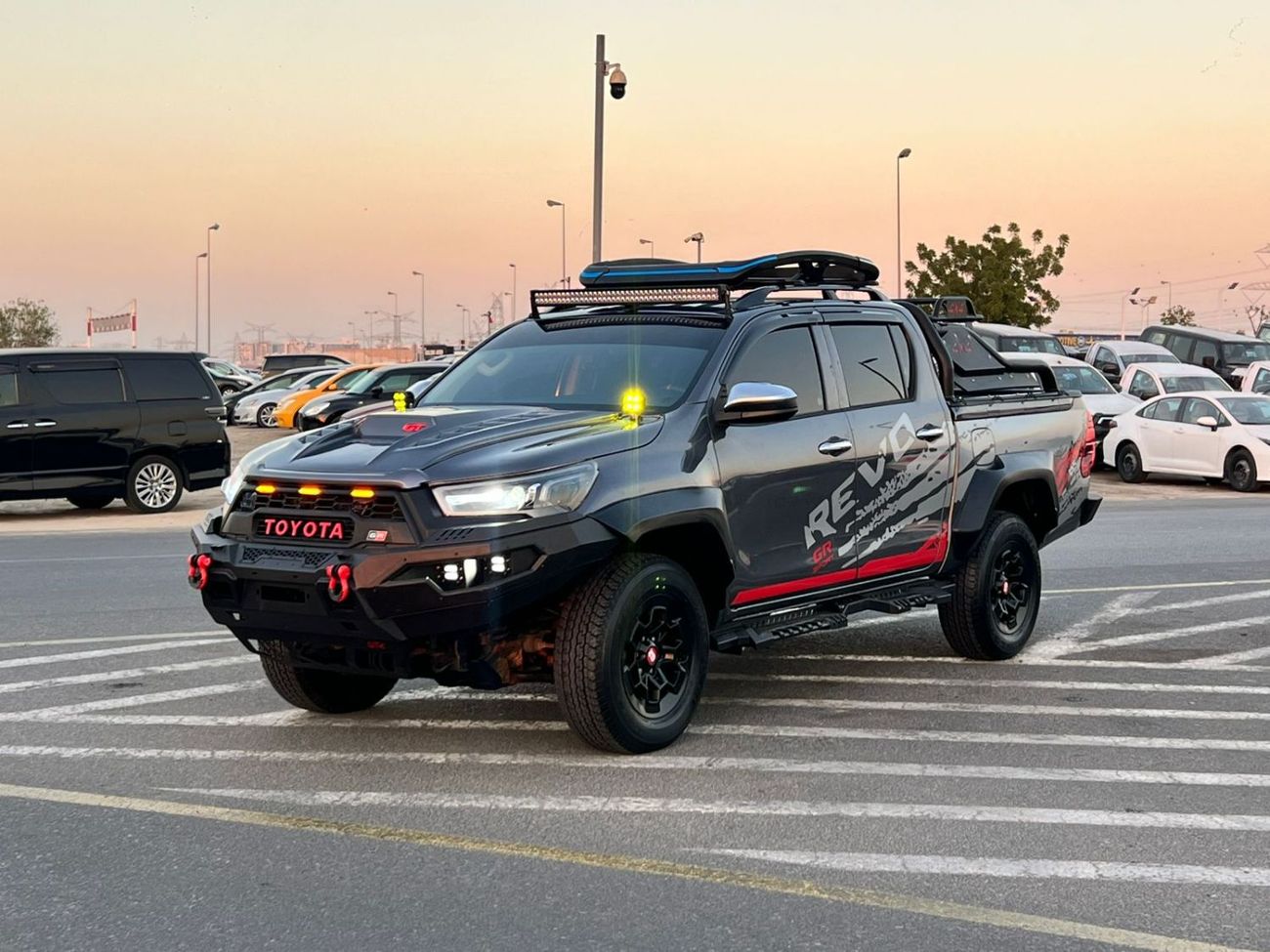 تويوتا هيلوكس 2021 toyota hilux revolution edition - off road package - full option  - BullBar 2.7L V4 - AWD 4x4 -