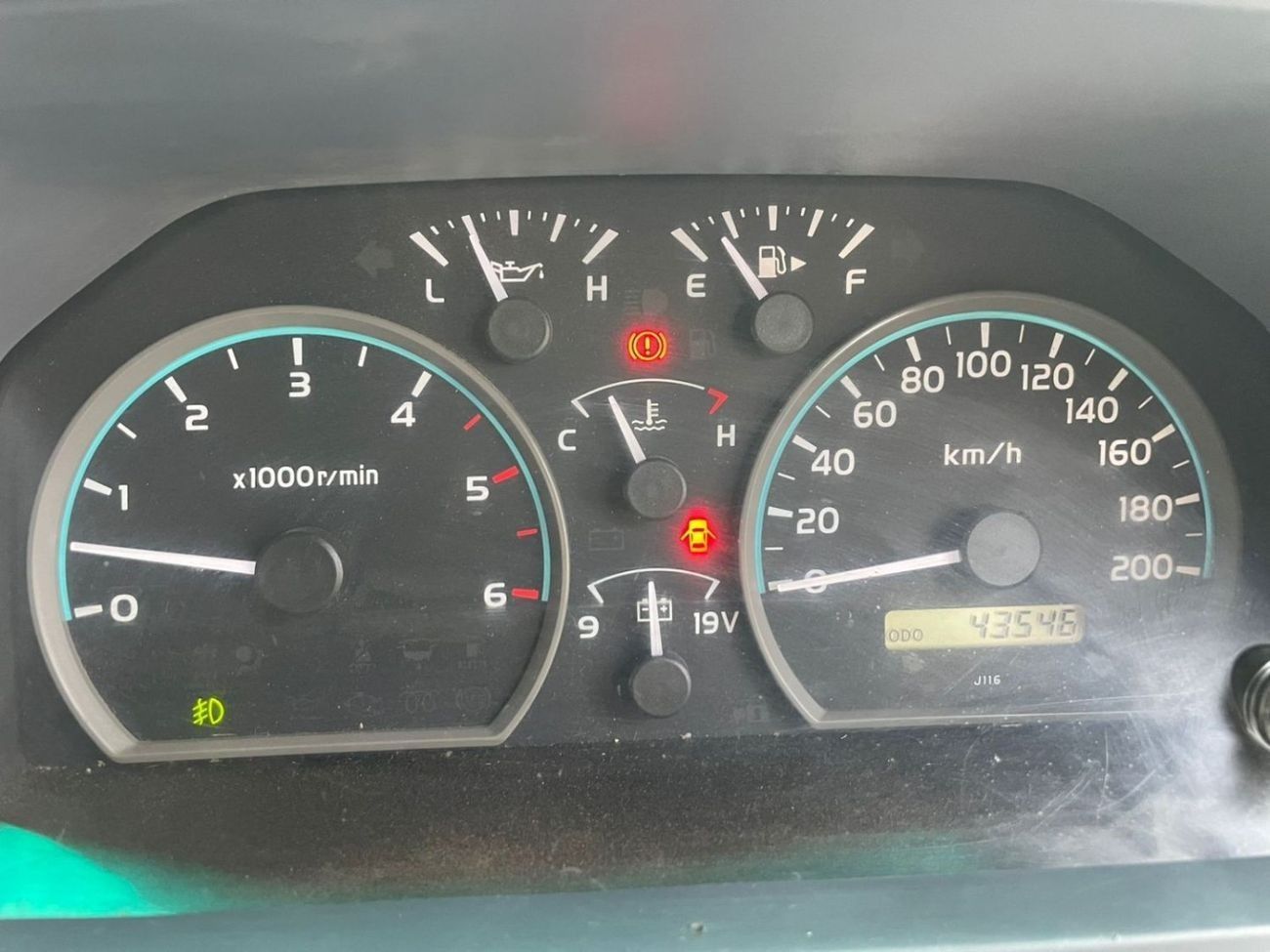 تويوتا لاند كروزر 70 TOYOTA LAND CRUISER PICK UP DIESEL V8 RIGHT HAND DRIVE