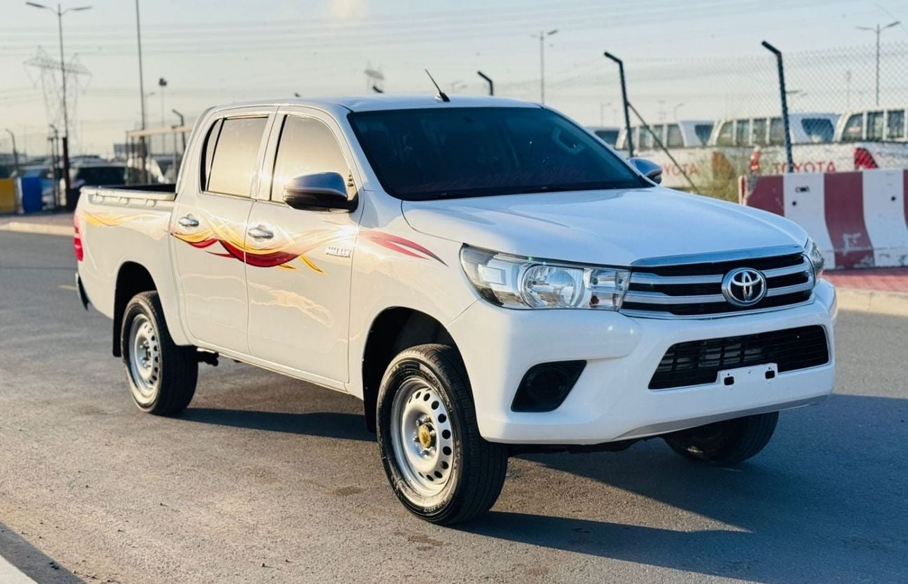 تويوتا هيلوكس GLX 2.7L Double Cab Utility M/T