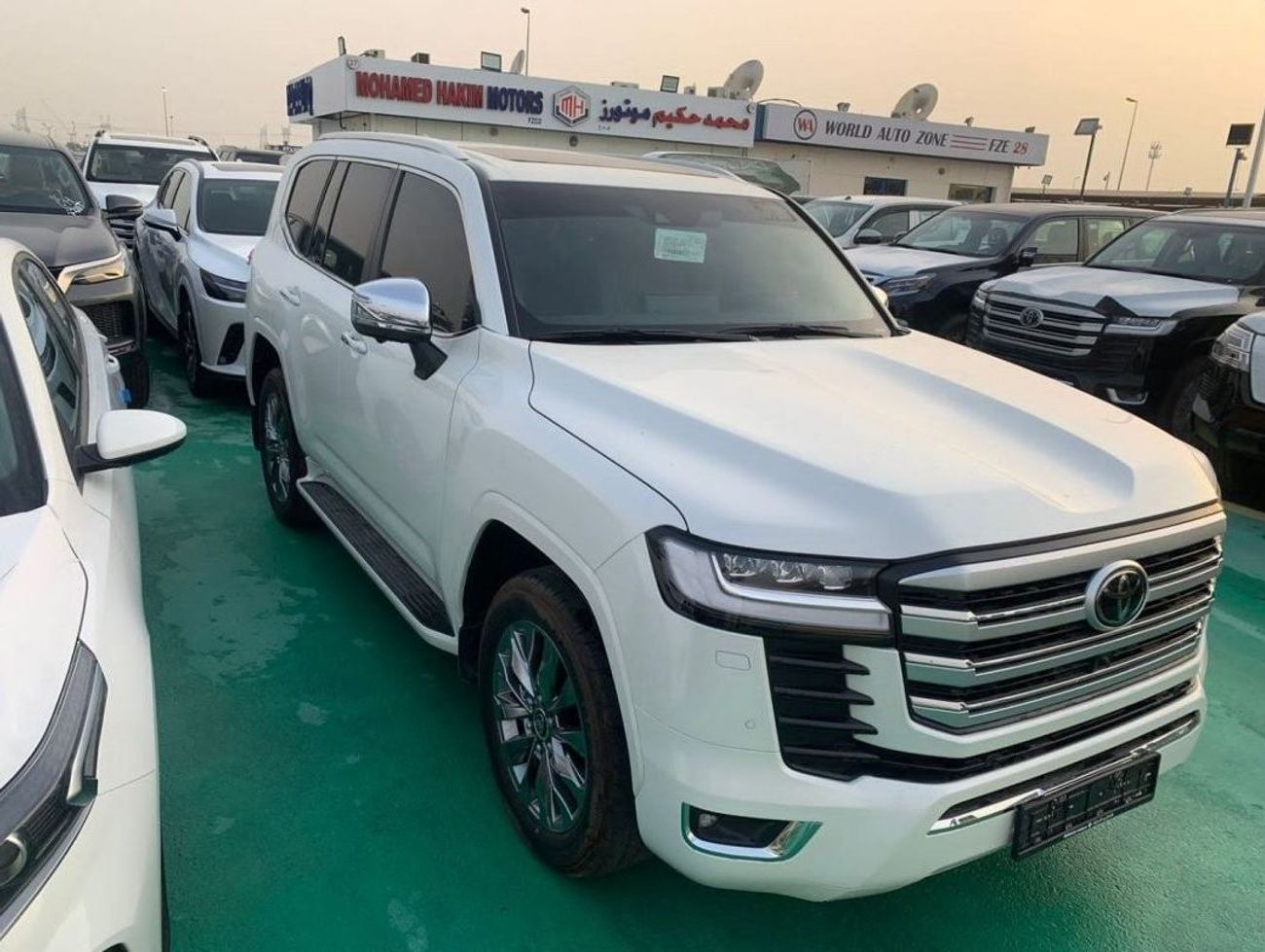 تويوتا لاند كروزر 2025 TOYOTA LAND CRUISER LC300 4.0L VXR WHITE - BEIGE AUTOMATIC FULL OPTION