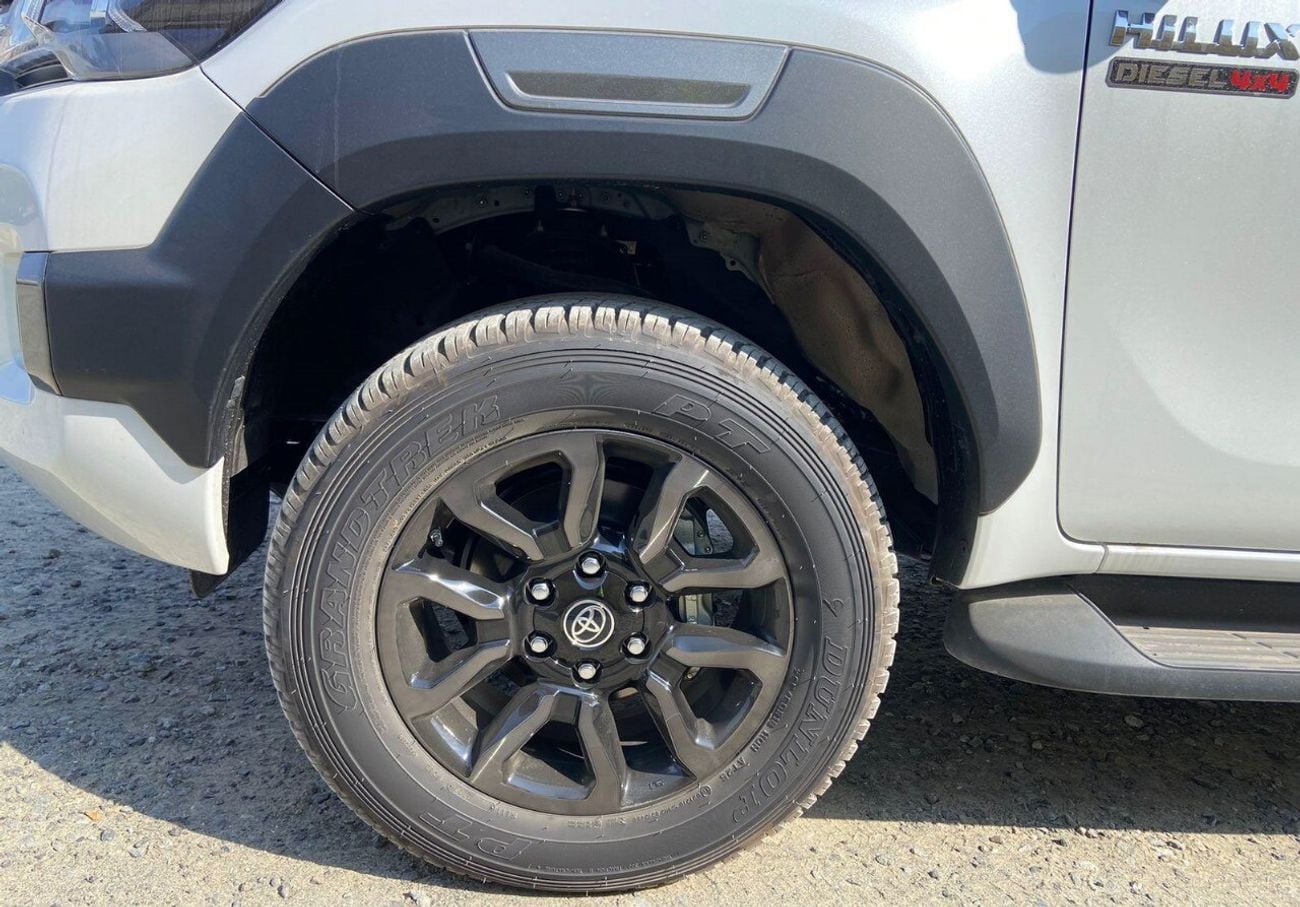 Toyota Hilux Double Cab 2.8L MT Diesel Adventure Full Option