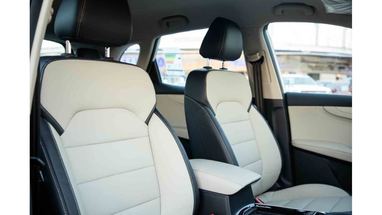 أم جي HS 2023 إم جي HS 4X4 2.0T LUXURY - أبيض لؤلؤي من الداخل بني | سعر التصدير