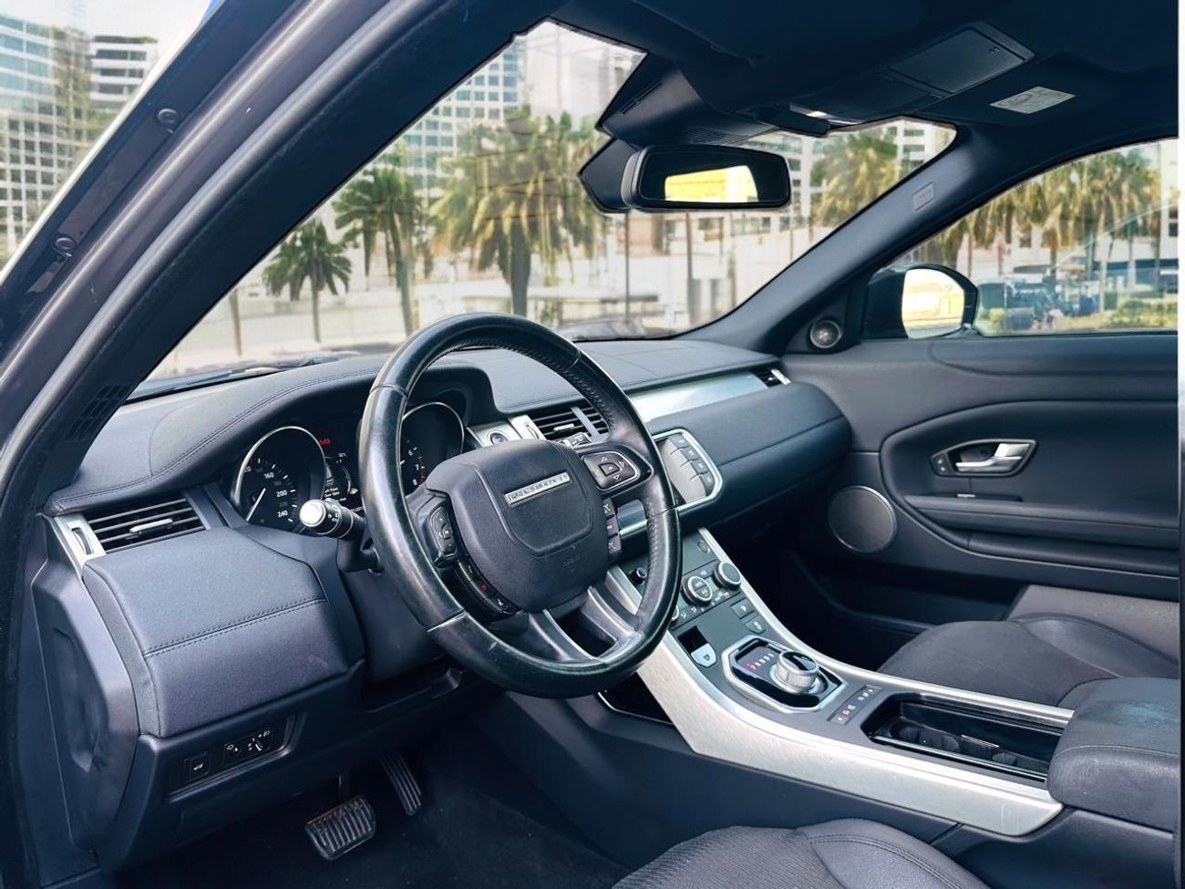 لاند روفر رانج روفر إيفوك SE 2.0L SUV (5 Door) | 2016 | GCC SPECS | AED 1,220 PER MONTH