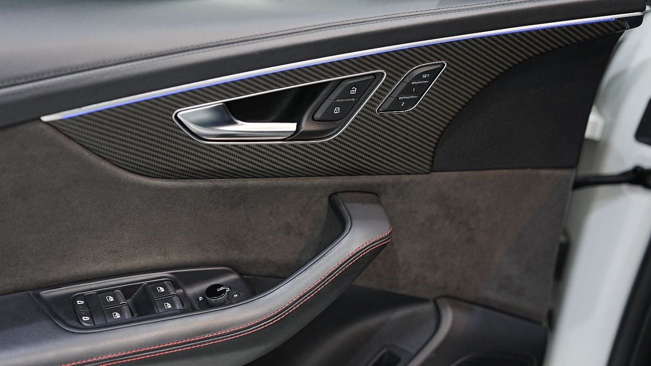 Audi RSQ8 QUATTRO, Carbon Exterior/Interior Pack, Panoramic Roof, Bang N Olufsen, GCC Specs!!