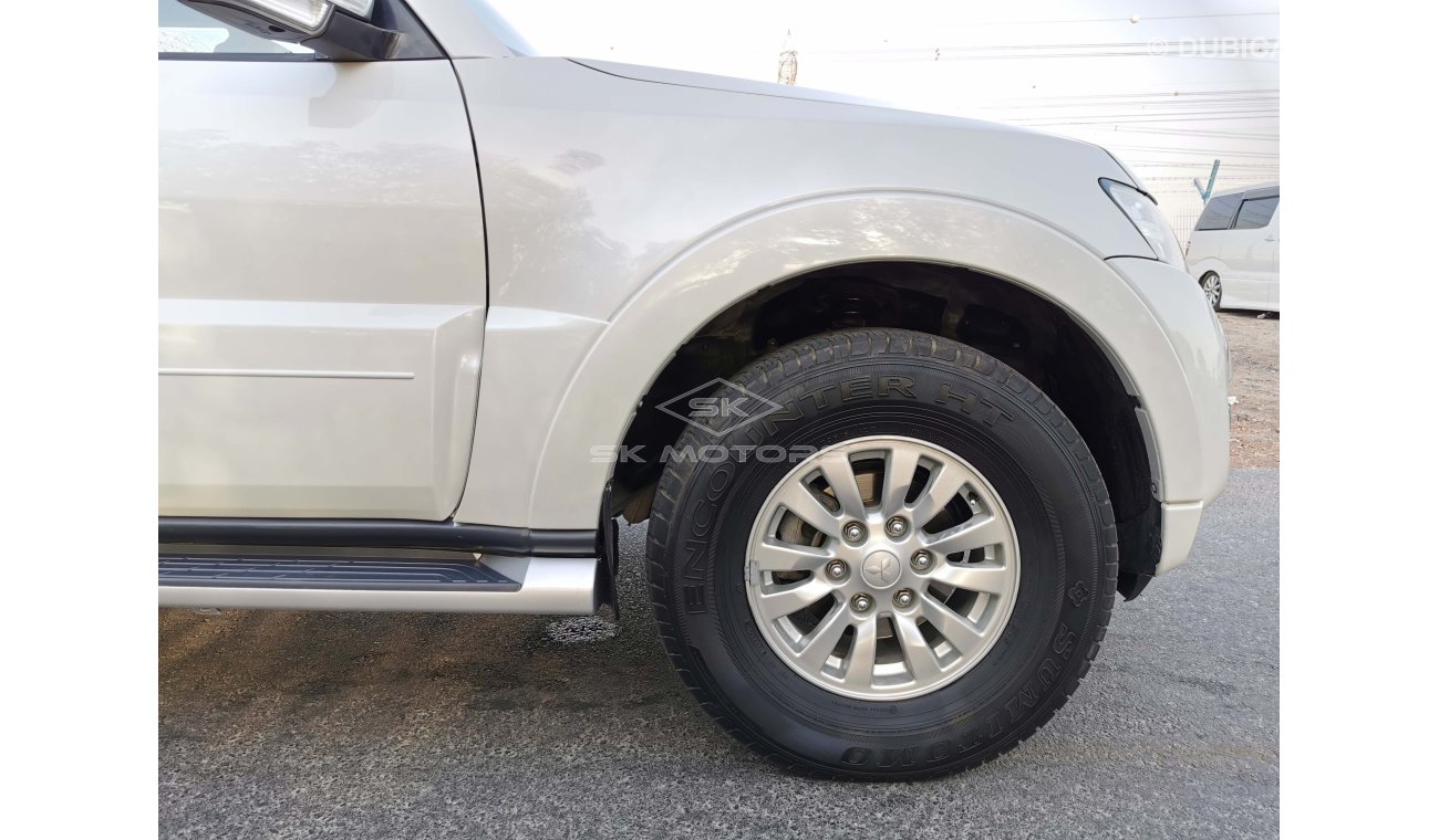 Mitsubishi Pajero 3.5L, 16" Rims, Front & Rear A/C, Rear Camera, Fabric Seats, Fog Lamps, LED Headlights (LOT # 850)