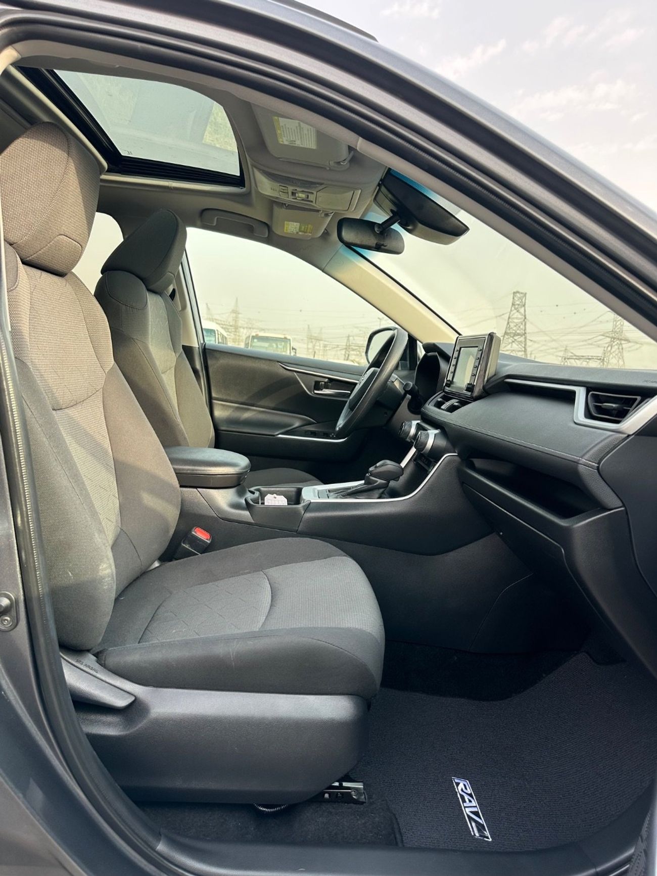 تويوتا راف ٤ XLE Sunroof,push start Full Option