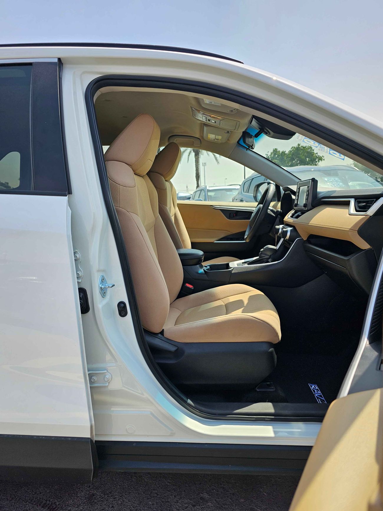 تويوتا راف ٤ LE // 937 AED Monthly // V4 //  MID OPTION (LOT # 25004)