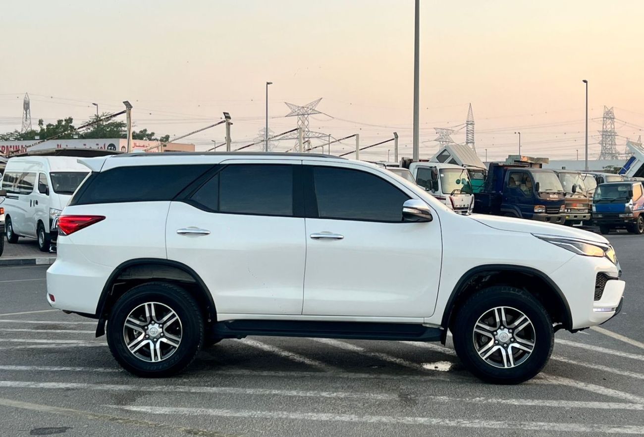 Toyota Fortuner 2025 Toyota Fortuner 2.7L V4 - AWD 4x4 - Rear Sensor - Gcc Specs - 27000 km