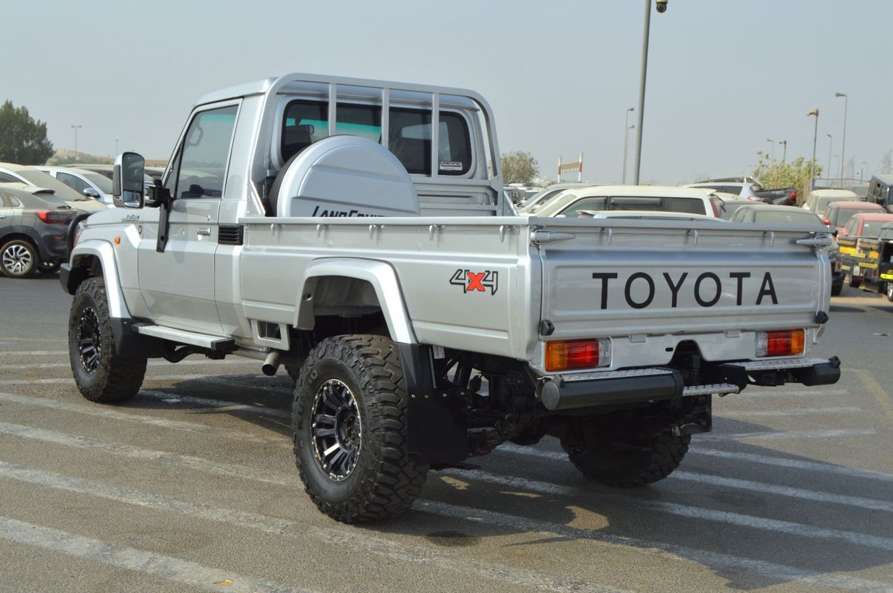 Toyota Land Cruiser Pick Up Toyota Land Cruiser Pick-Up Single Cabin Year: 2010 Color: Silver