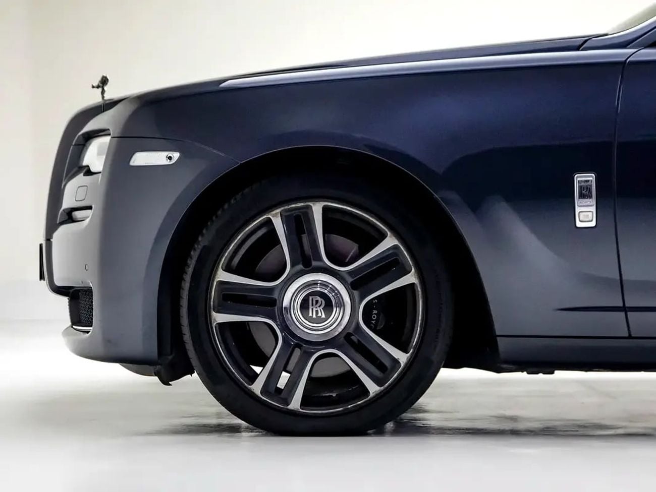 Rolls Royce Ghost V12 Luxury with Starlight Headliner | GCC Spec