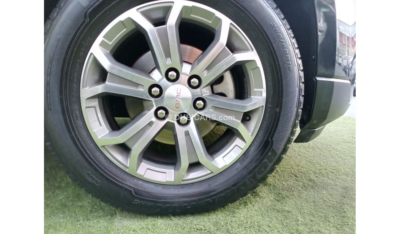 GMC Acadia 2015 model, gulf specifications, leather, cruise control, front sensors, wheels, in excellent condit