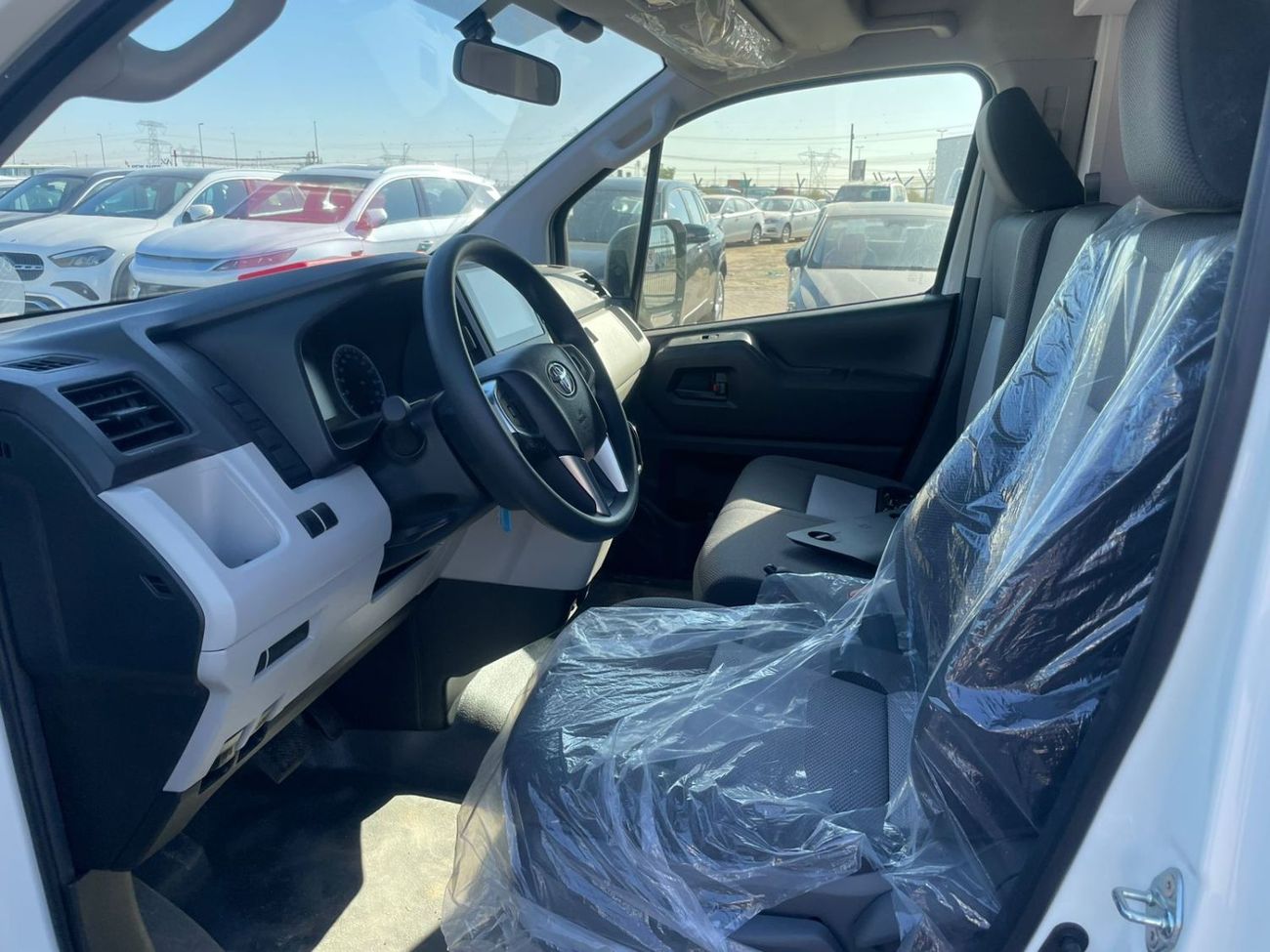 تويوتا هاياس TOYOTA HIACE AMBULACE 3.5 PETROL AUTOMATIC TRANMISSION