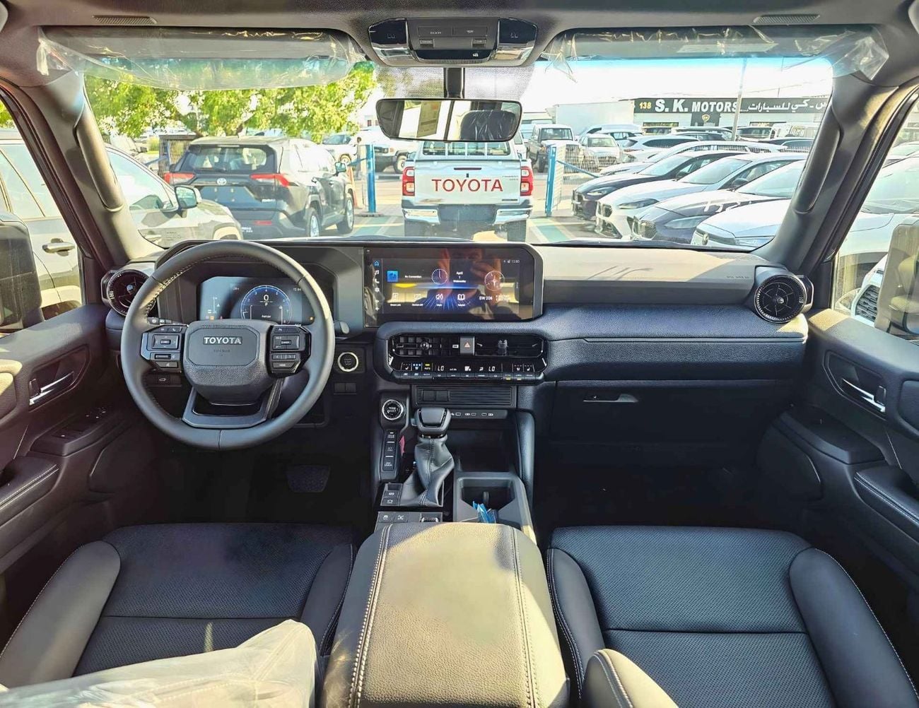 تويوتا برادو ALL ROUNDER / 2.4L PETROL V4 / SUNROOF / DRIVER POWER SEAT / COOL BOX / MID OPTION (CODE # R2)