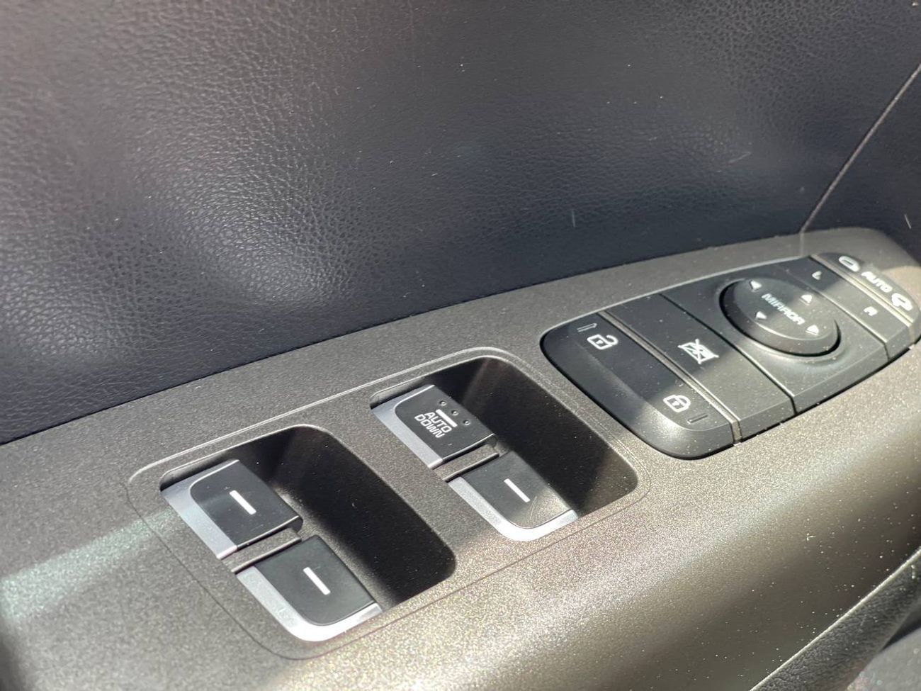 كيا سبورتيج LX / 2.4 V4 / رادار / مساعدة مسار / نقطة عمياء / شاشة كبيرة / جنوط / مكيف خلفي