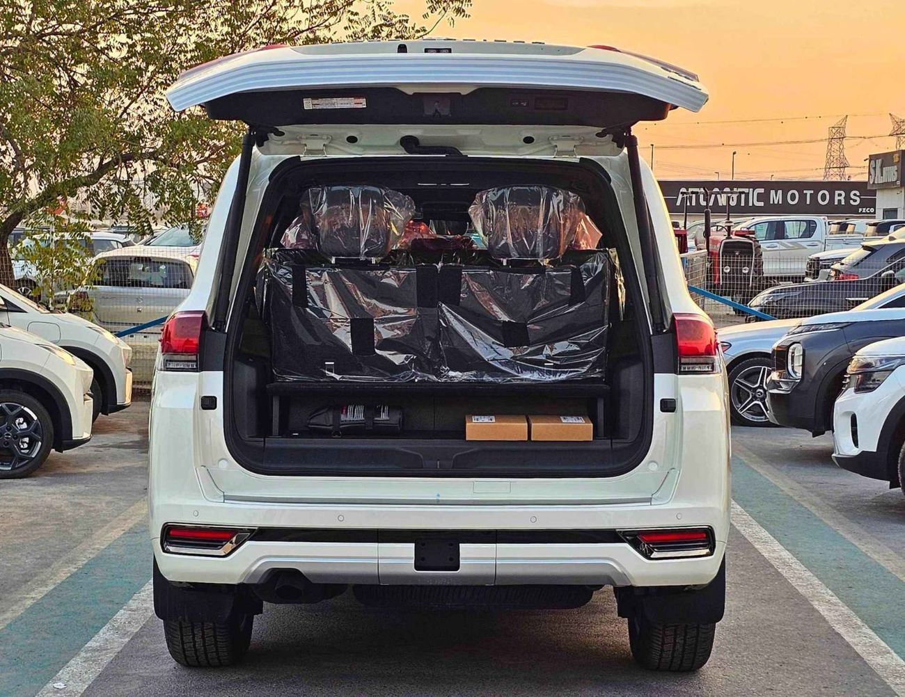 تويوتا لاند كروزر VX HYBRID / 3.5L V6 PETROL / RADAR / BIG DVD / JBL SPKRS / LETAHER WITH MEMORY SEATS (CODE # VXH25)