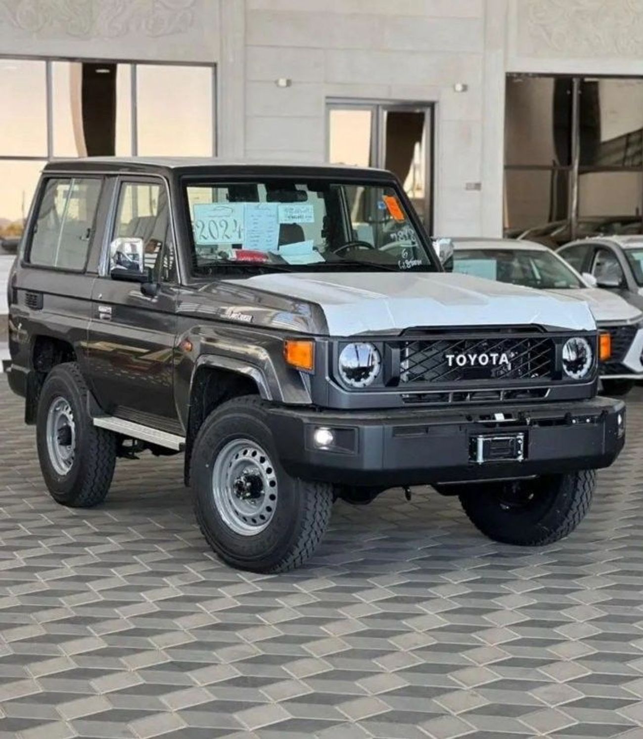 Toyota Land Cruiser 70 3Dr,  2800cc Diesel Automatic 6 Speeds , 4X4 , Winch , Difflock , Screen , Trail Mode , Sensors Leat
