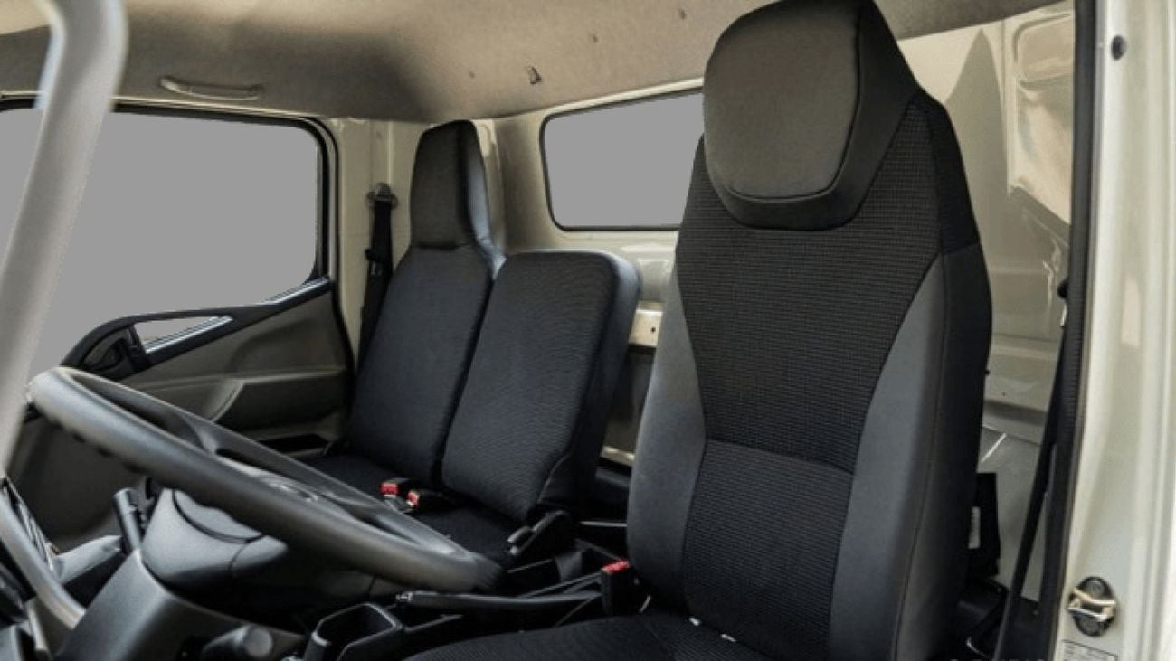 Mitsubishi Fuso Canter 4.2TON STD Chassis 3000cc 100L Tank