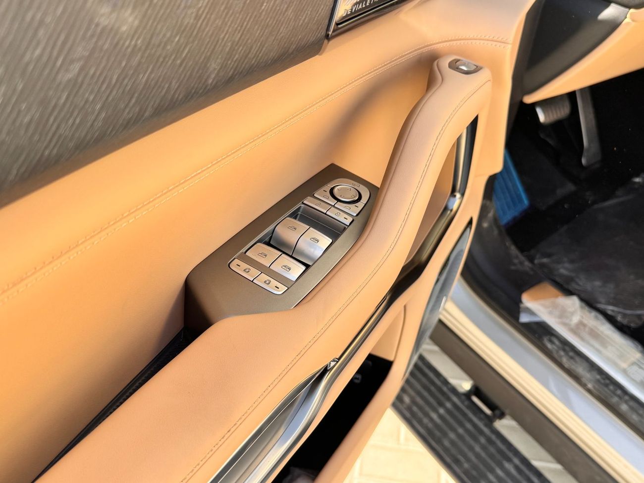 بي واي دي ليوبارد 8 Smart and Brave Flagship Edition (7 Seats) - Electric Side Step -  2025 Brand New (Export)