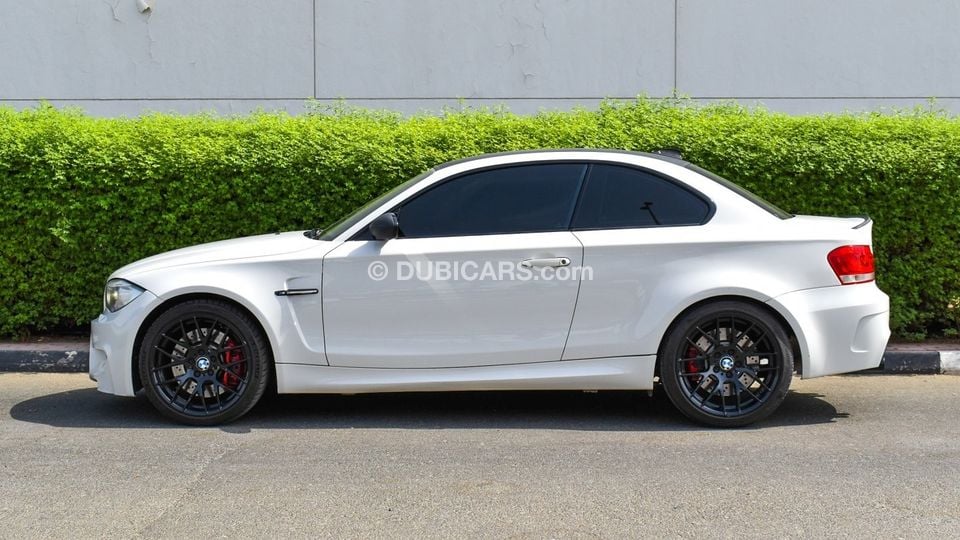 Used BMW M1 2011 for sale in Dubai - 648015