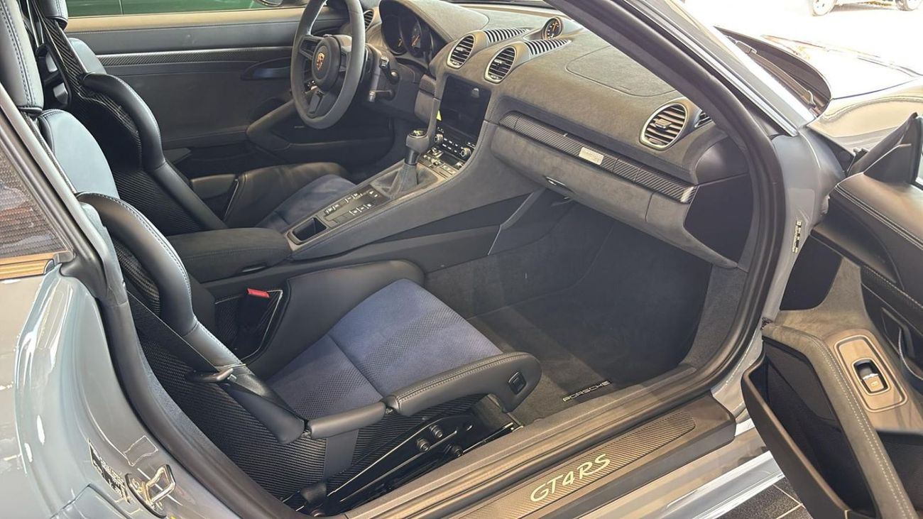 Porsche 718 Cayman GT4 RS 4.0L (493 HP) A/T