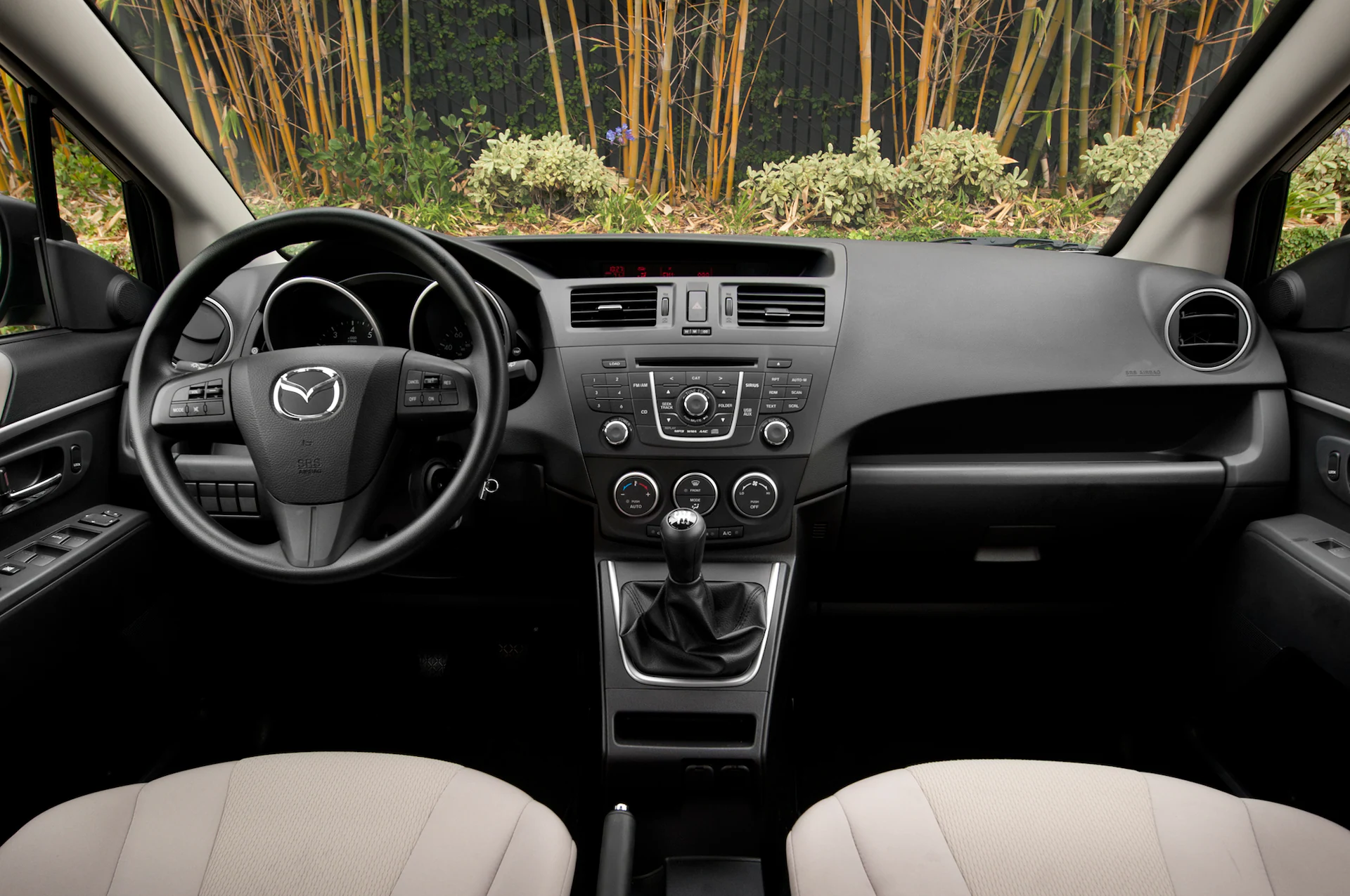 Mazda Premacy interior - Cockpit