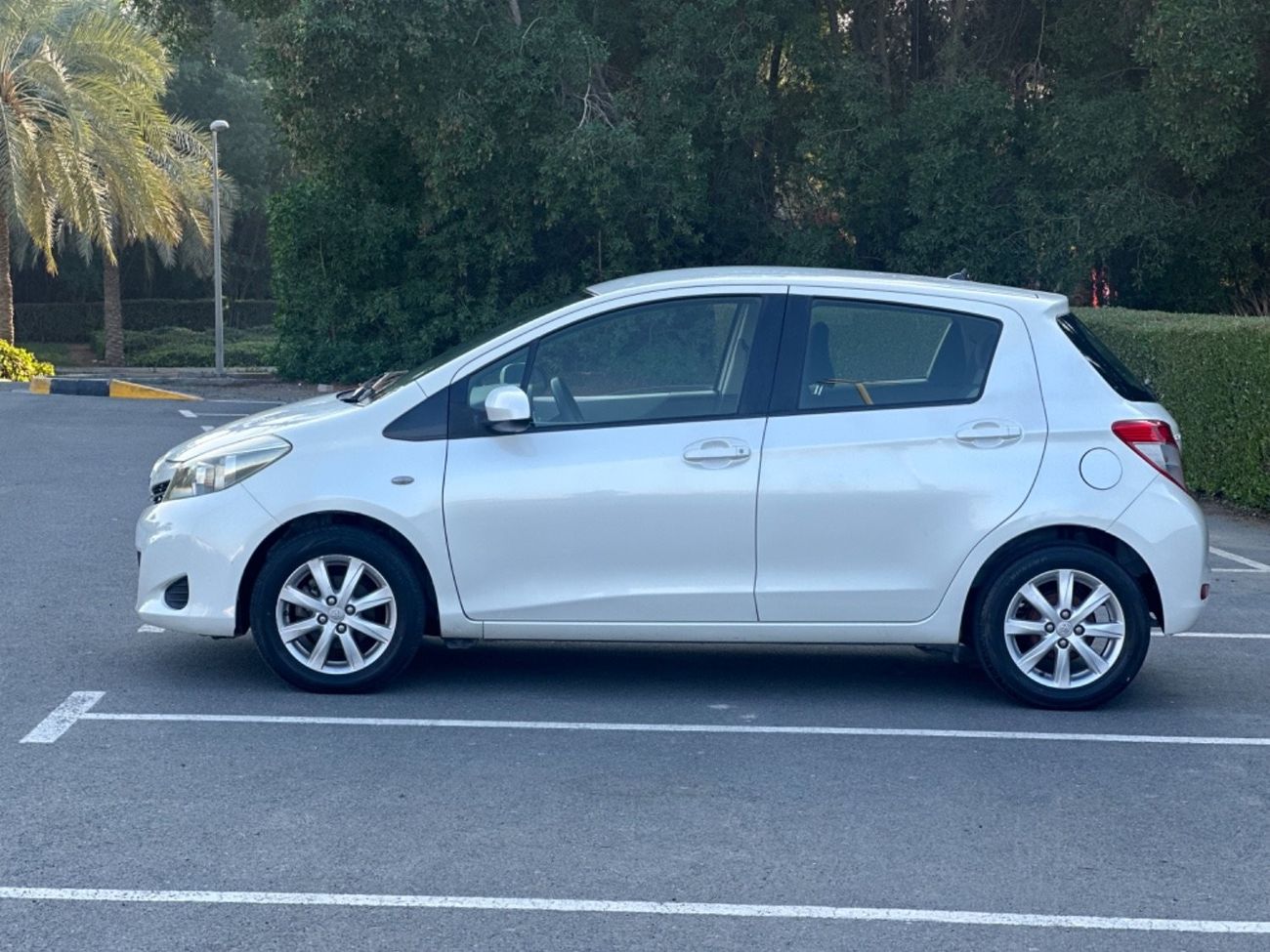 تويوتا يارس موديل 2014 خليجي حاله ممتازه جداا من الداخل والخارج