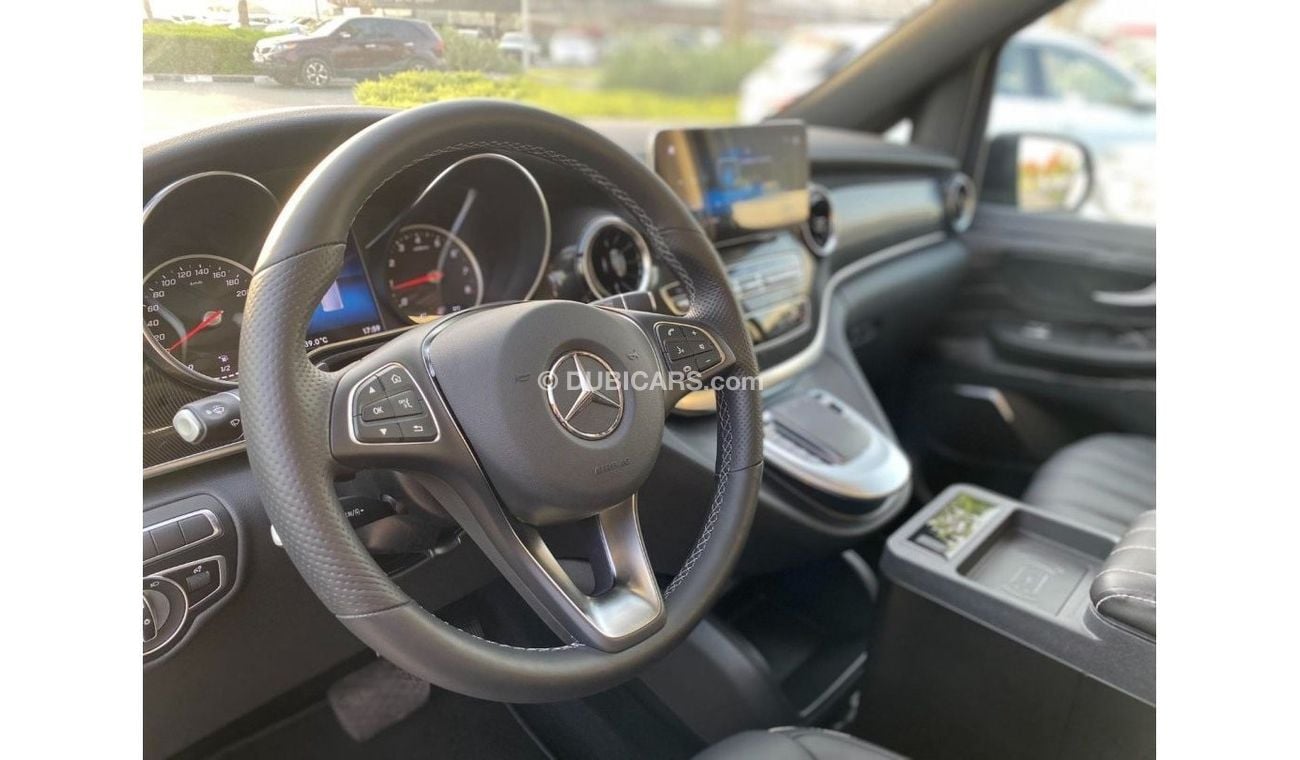 مرسيدس بنز V 250 1 OF 50**2022**GCC SPEC UNDER WARRANTY AND SERVICE