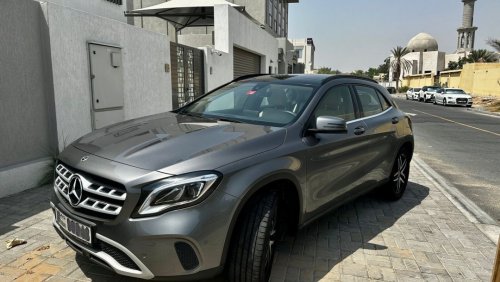 مرسيدس بنز GLA 220