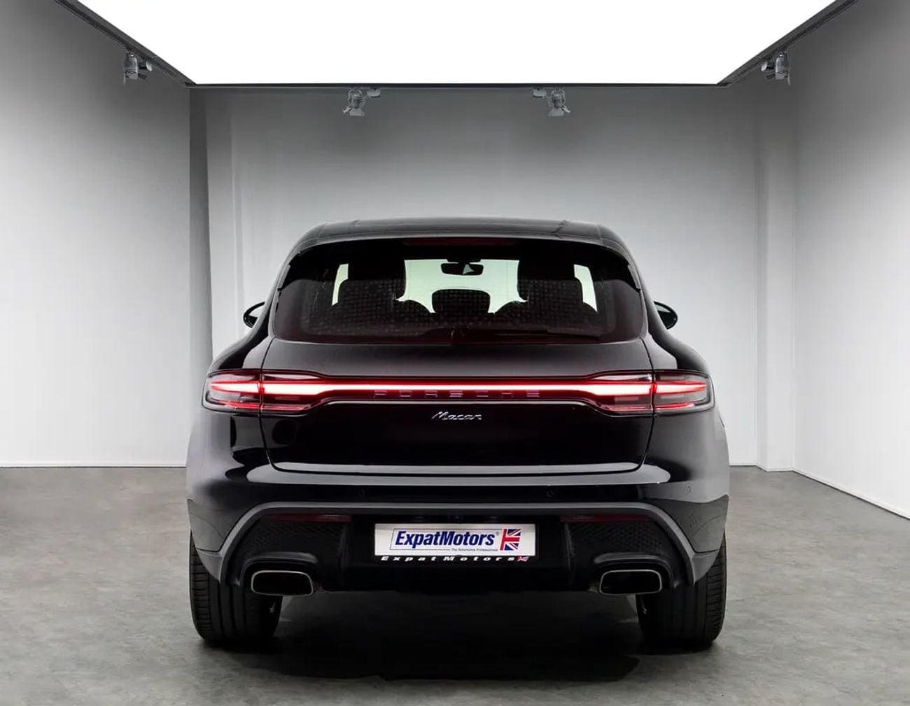 Porsche Macan STANDARD Dealer Service • Sport Chrono • AWD • GCC