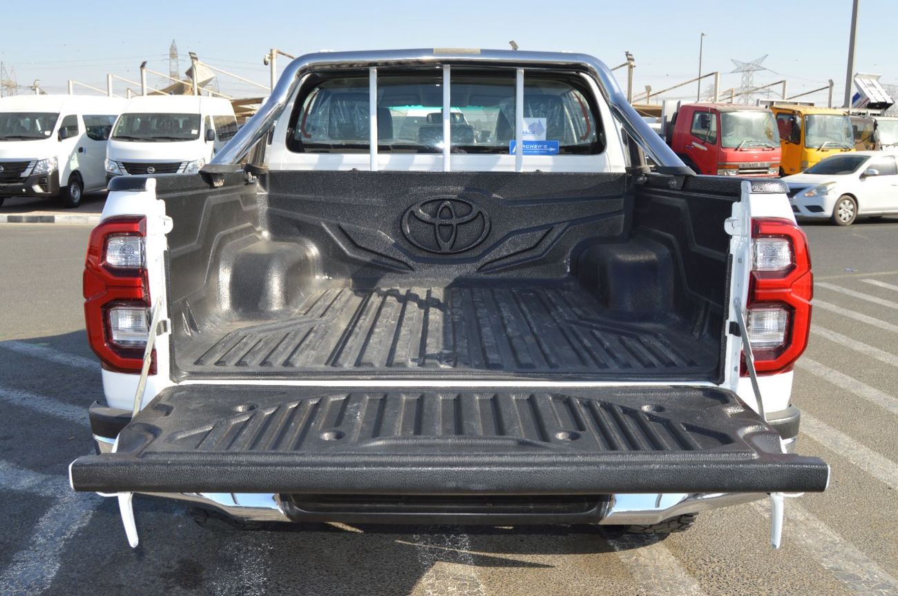 تويوتا هيلوكس Double cabin 2.8L, perfect inside and outside