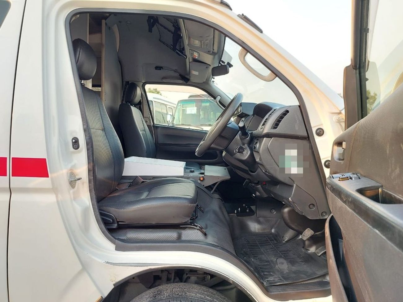 تويوتا هاياس TOYOTA HIACE VAN AMBULANCE RHD 2015 MODEL 2.7 L PETROL AUTOMATIC(PM14222)