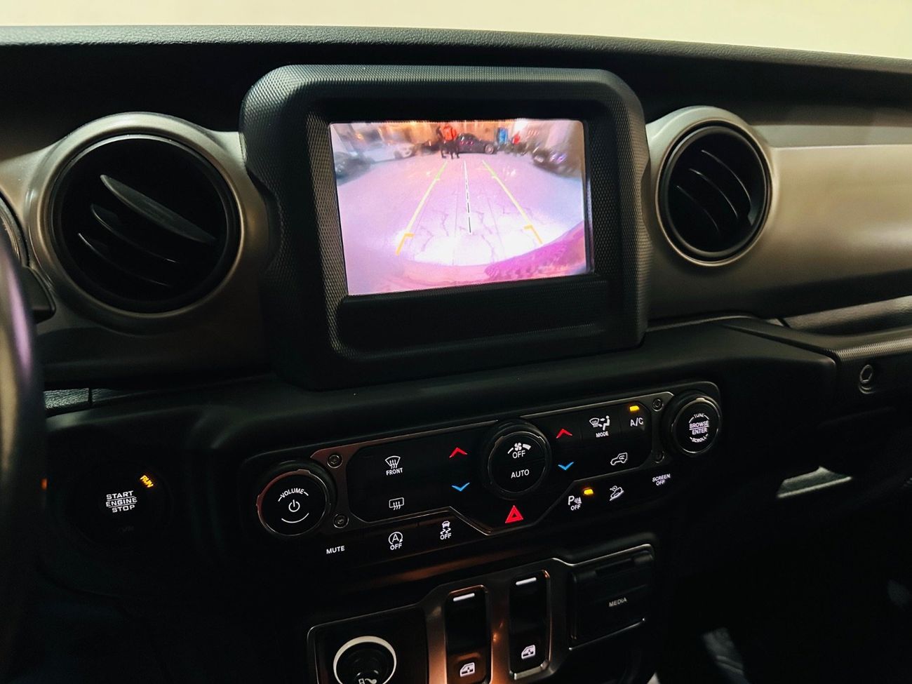 جيب رانجلر Sport 3.6L A/T (5 Seater)