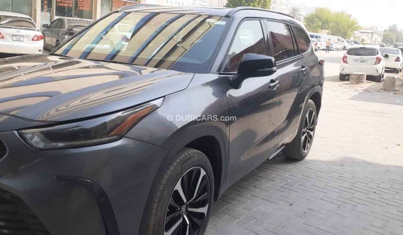 Toyota Highlander 2021 Toyota Highlander XSE 4WD 3.5L V6 7-Seater /