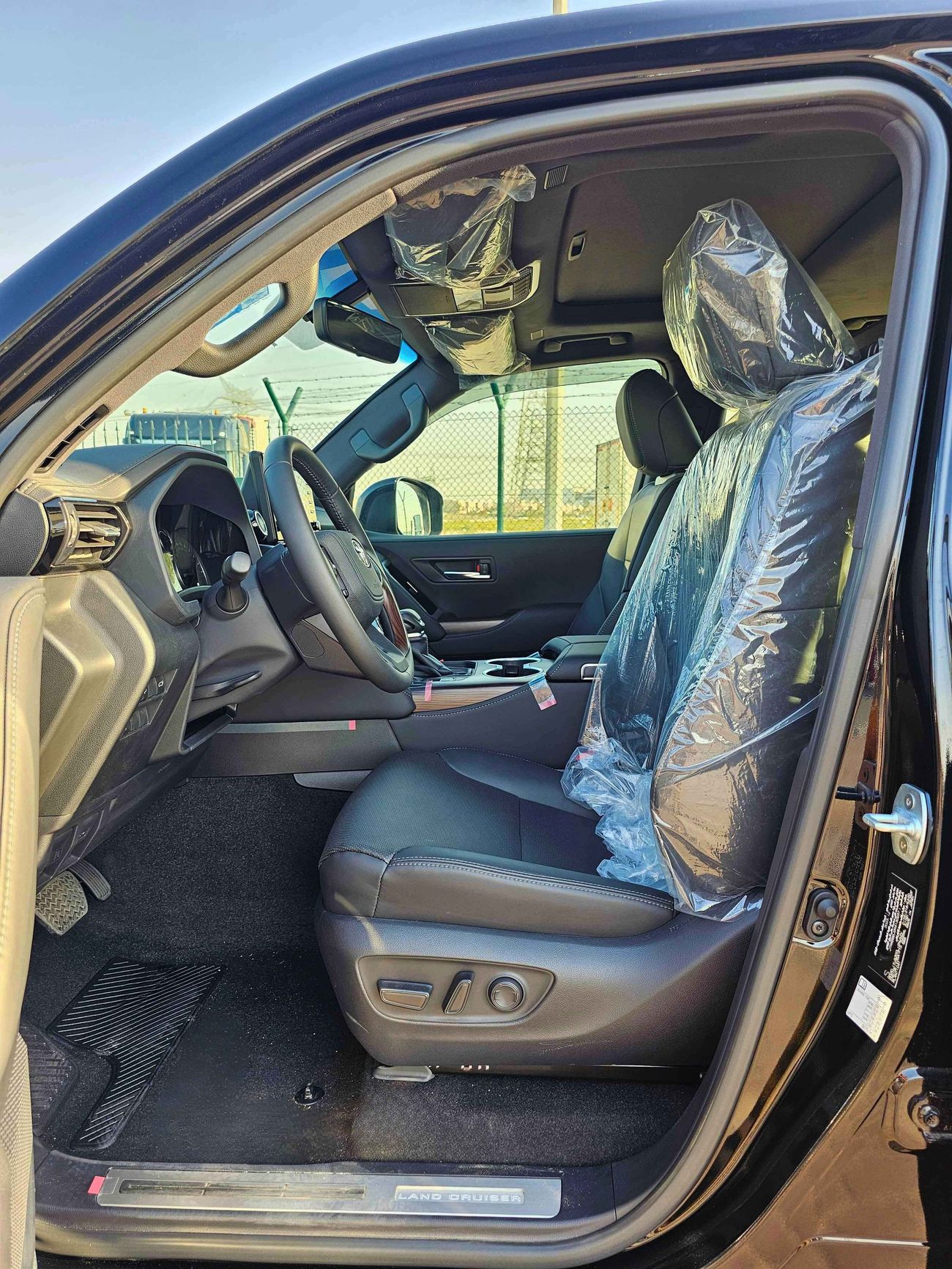 تويوتا لاند كروزر GXR 3.5L Twin Turbo / High Option / Leather Power Seats (CODE # 67992)