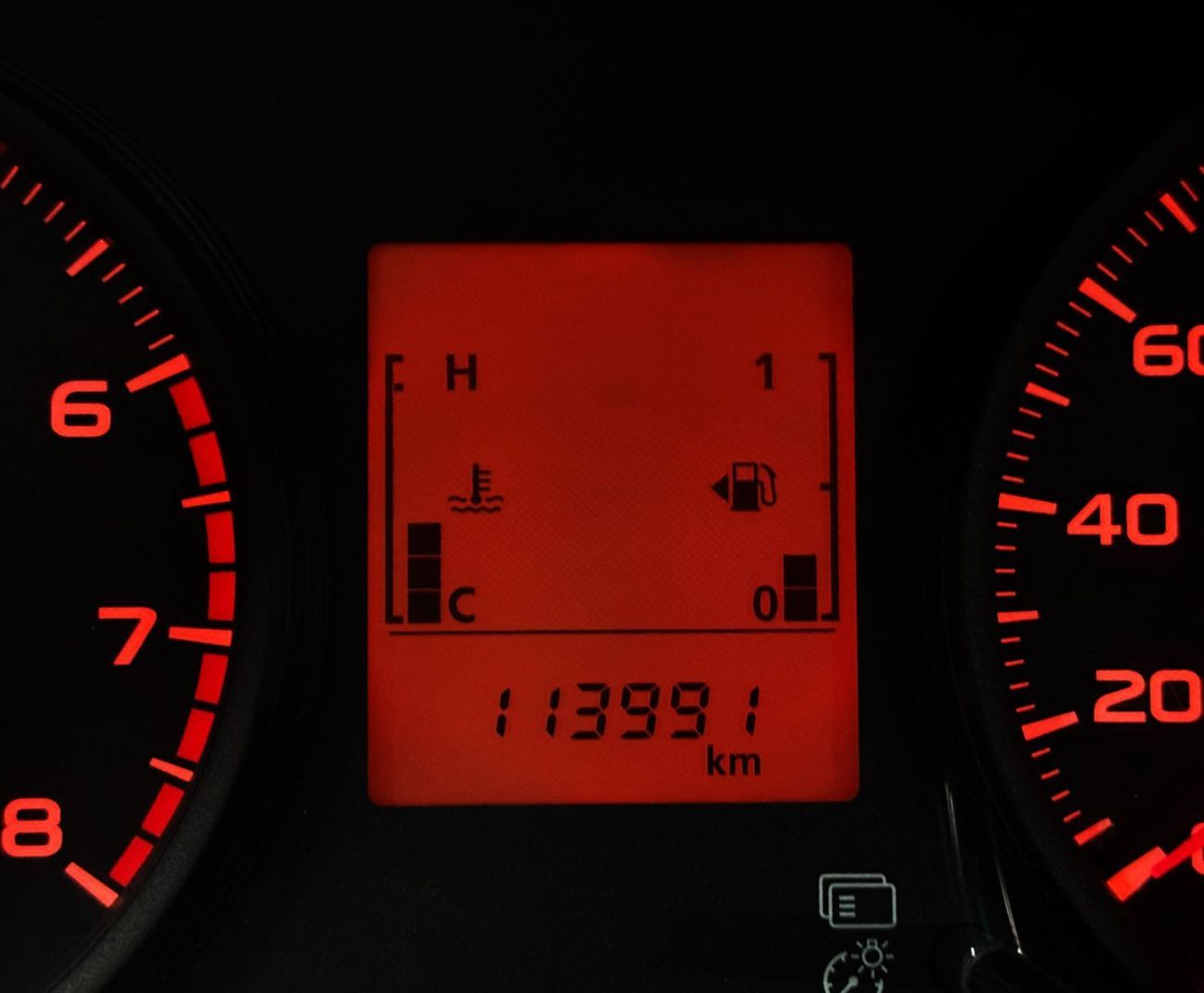 Mitsubishi L200 GL 2.5L Double Cab Utility RWD Mitsubishi L200 2.4L 2022 RWD GCC, accident-free, in excellent condit