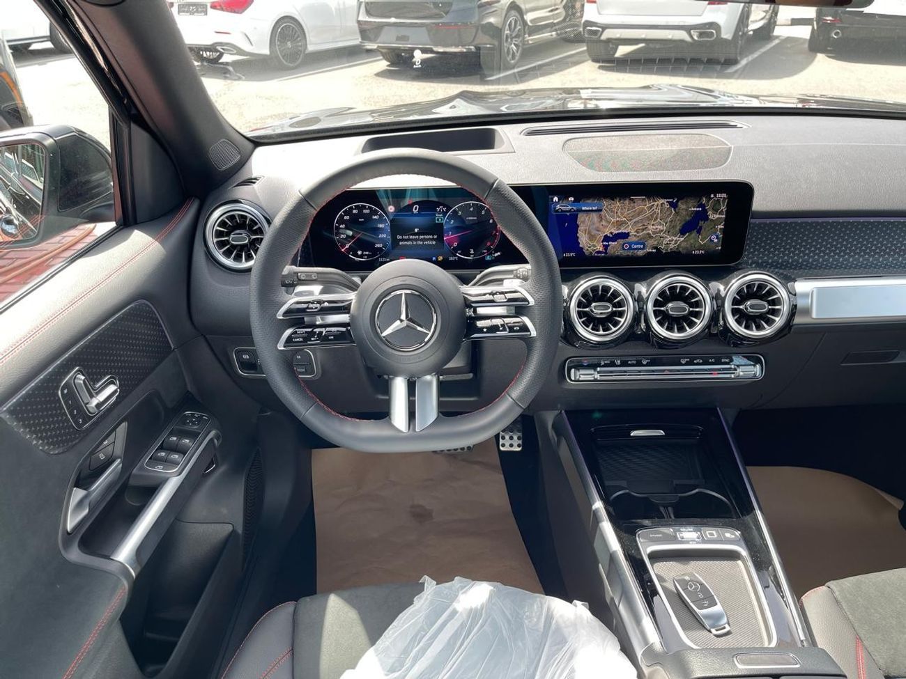 مرسيدس بنز GLB 200 Mercedes GLB 200 AMG 5 years Warranty 2025 GCC